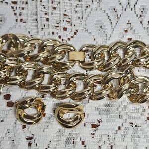 Luxurious Gold Chain Necklace Set